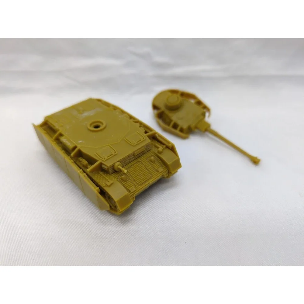 1/100 Scale German Panzer IV Ausf. Resin Military Tank Vehicle Miniature 2 1/2